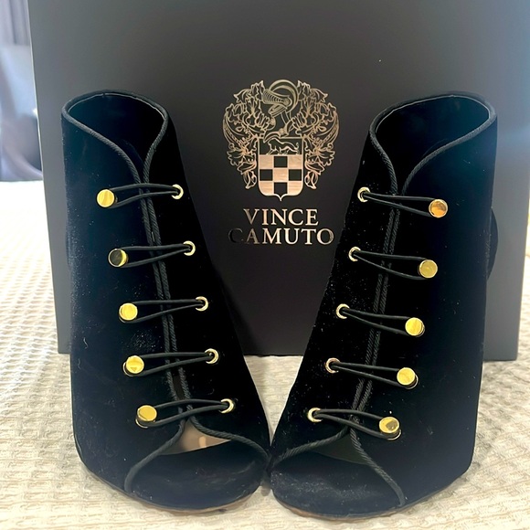Vince Camuto Shoes - Ankle Boot Shoe Velvet 6M
